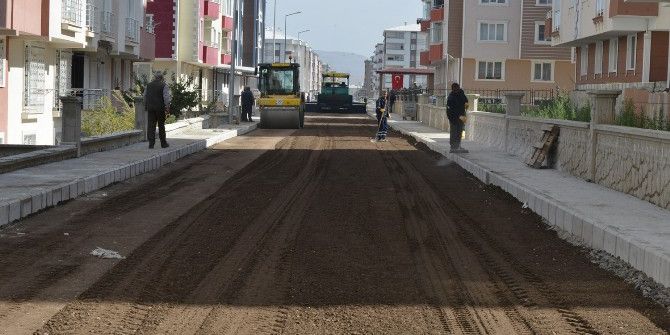 Şükrü Paşa’da Yeni Yollara Asfalt Ve Kaldırım