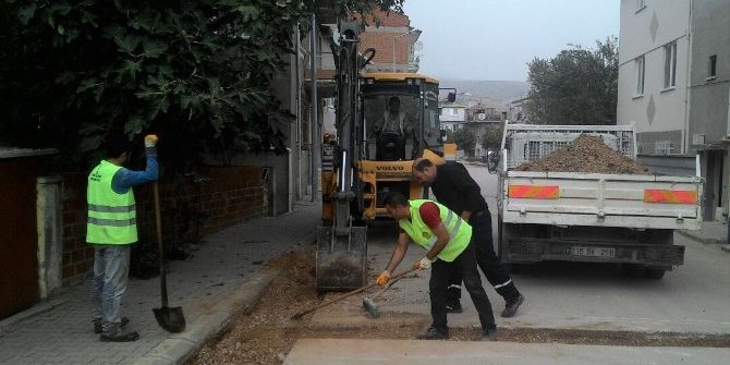 Karesi’de Asfalt Onarım Ekibi Mesaide