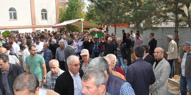 Bozüyüklü Genç Öğretmen Son Yolculuğuna Uğurlandı