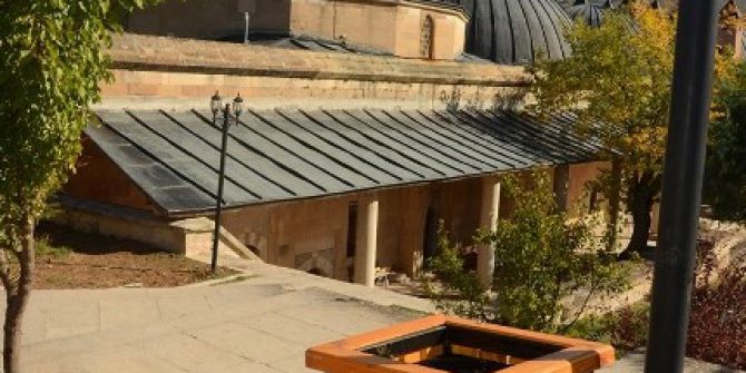 Seyitgazi Belediyesi’nden Ahşap Dekoratif Çöp Kutularının Dağıtımına Başladı