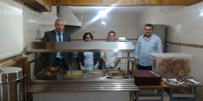 Kulu Öğretmenevinden Taşımalı Öğrencilere Yemek Hizmeti