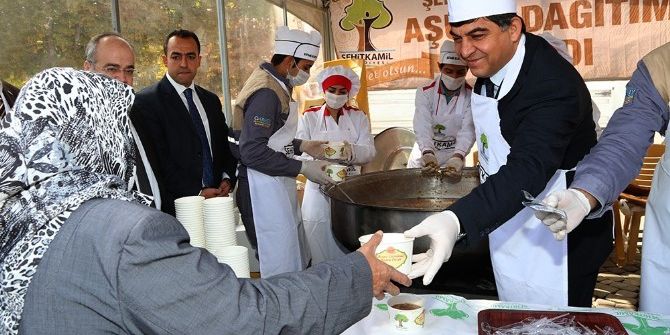 Şehitkamil’de Aşure İkramı Başladı