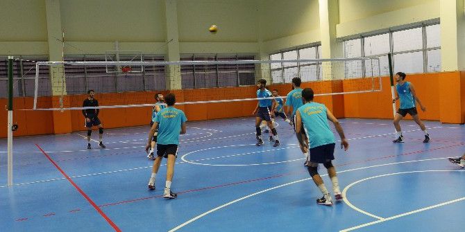 Haliliye Voleybol Takımı Birinci Lige Hazırlanıyor