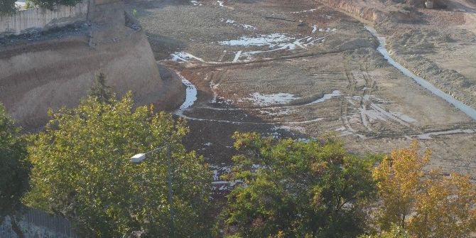 Avm Ve Öğrenci Yurdu Yapım Çalışmasına Su Engeli