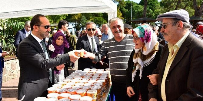 Ünye Belediyesi 3 Bin Kişilik Aşure Dağıttı