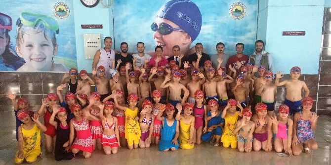 Minikler Geleceğe Kulaç Atıyor