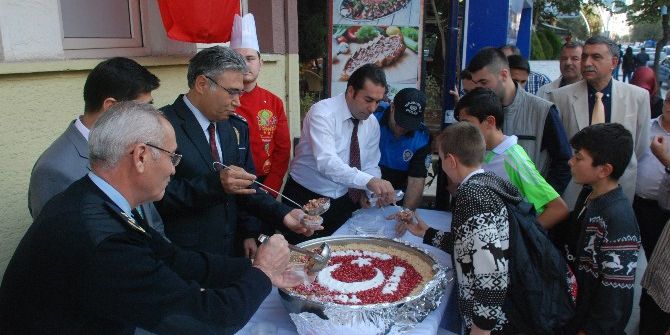 Tokat Polisinden Aşure İkramı