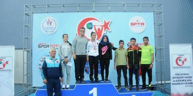 Gamze Kızıldağ Türkiye Halter Şampiyonu Oldu