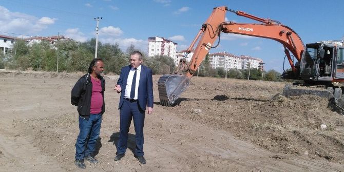 Sungurlu’da Stadyum İçin İlk Kazma Vuruldu