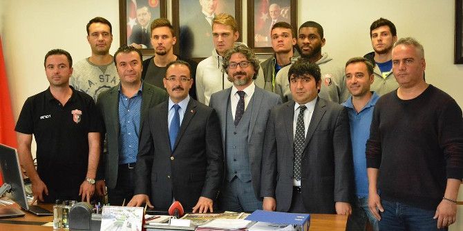 Belediyeden Küçük Şehrin Dev Adamlarına Destek