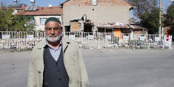 Evin İçerisine Giren Kamyon 4 Gündür Çıkarılmadı