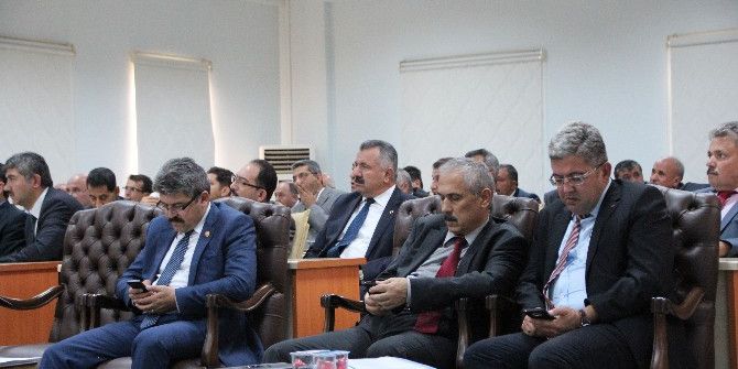 Bilecik’in Sorunlarının Görüşüldüğü Toplantıda İl Genel Meclis Başkanı Telefonunla Meşgul Oldu