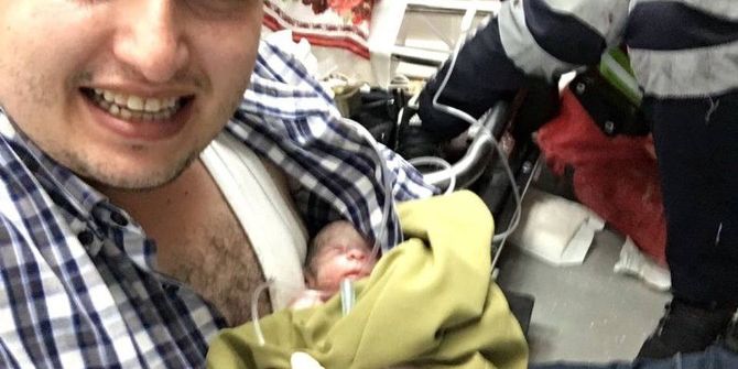 - Ambulansta Doğum Yapan Kadının Bebeği Doktorun Vücut Isısıyla Hayatta Kaldı