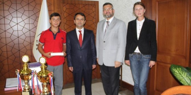 Kapadokya Atlı Okçuluk Spor Kulübü Vali Aktaş’ı Ziyaret Etti