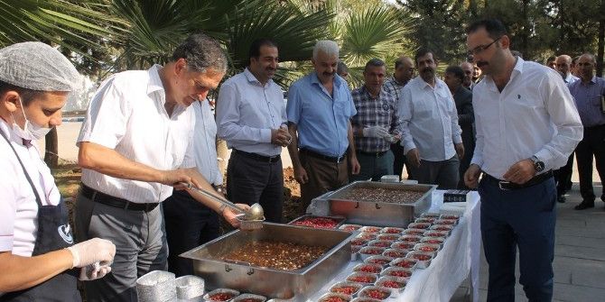 Dicle Elektrik Müşterilerine Aşure Dağıttı