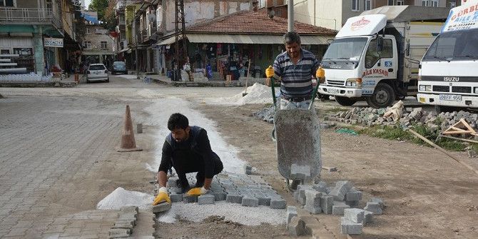 Dinar Belediyesi Doğalgaz Geçen Yollarda Onarım Çalışmasına Başladı