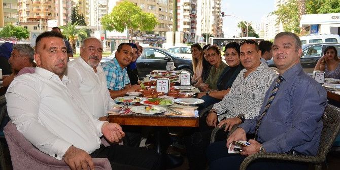 Çocuklar Okulda, Velileri Kahvaltıda Kaynaştı