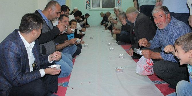 Elazığ’da Halit Hoca Efendi Anılarak, Aşure Dağıtıldı