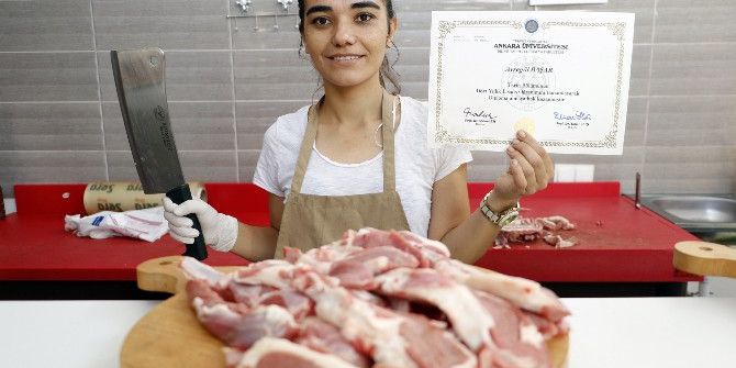 Atanamayan Kadın Öğretmen Kasap Oldu