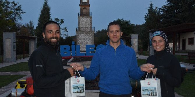 Mesleklerinden İstifa Edip Dünya Turuna Çıktılar