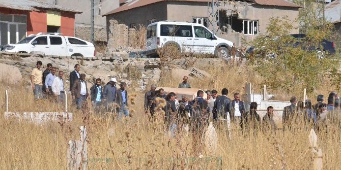 Patlamada Hayatını Kaybeden Çocuk Toprağa Verildi