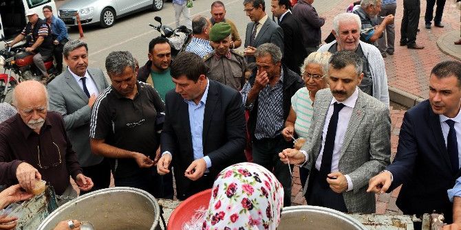 Gömeç Protokolü Aşure Dağıttı
