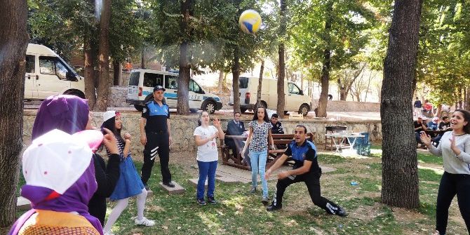 Öğrenciler Emniyetin Pikniğinde Buluştu