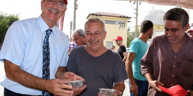 İncirliova Belediyesi 3 Bin Kişiye Aşure İkram Etti