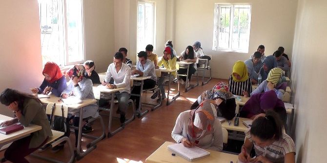 Üniversiteye Hazırlanan Gençlere Yönelik Kurs Başladı
