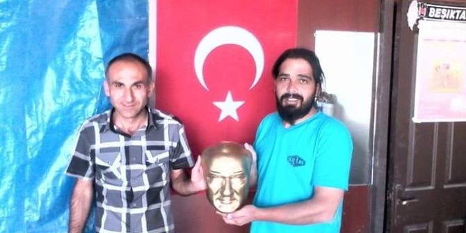 Gönüllü Gençler Yıpranan Atatürk Büstlerini Onardı