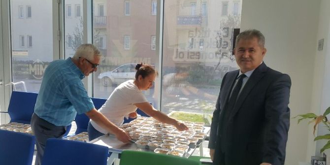 Clk Uludağ Elektrik Aşure Günü, Müşterilerinin Ağzını Tatlandırdı