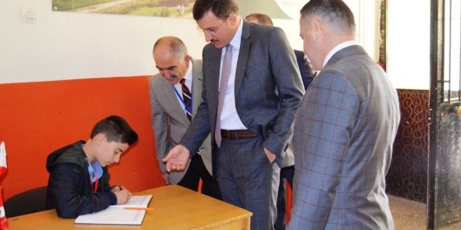 Kaymakam Öz, İlçedeki Eğitim Kurumlarını Ziyaret Etti