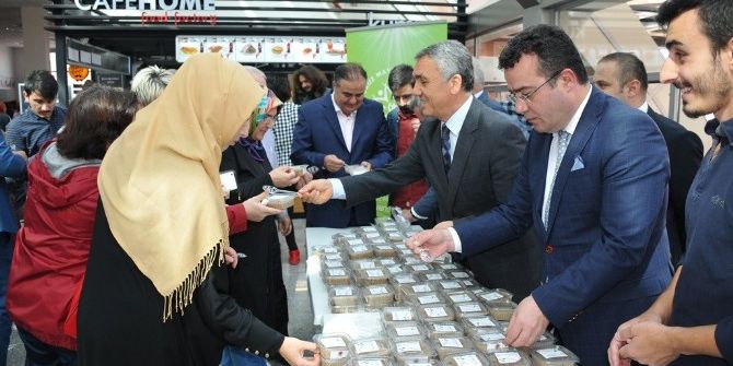 Omü’de Aşure İkramı Yapıldı