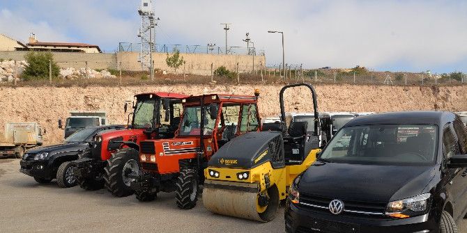 Bilecik Belediyesi 5 Sıfır Aracı Daha Hizmete Sundu