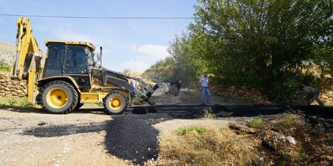 Örenli Mahallesinde Yol Bakım Ve Onarım Çalışması Yapılıyor