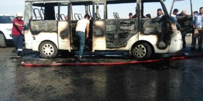 Yolcu Minibüsü Alev Aldı