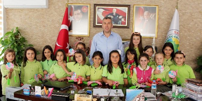 Kız Öğrencilerden Başkan Güler’e Ziyaret