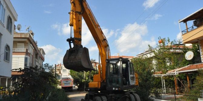 Yol Çalışmaları Sürüyor