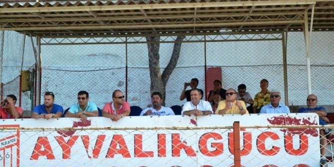 Ayvalık Hüsnü Uğural Stadyumunda Tribünler Yenileniyor