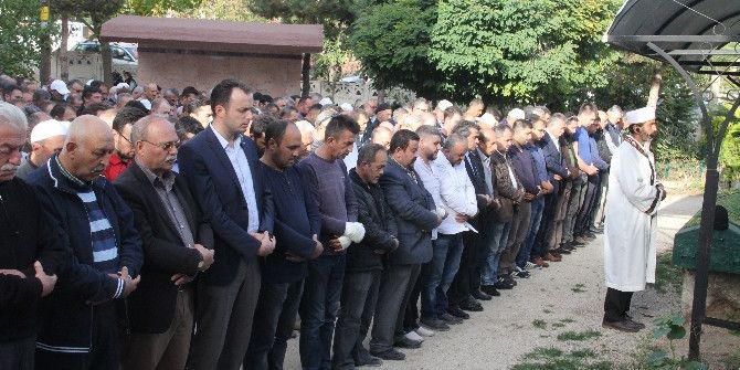 Yangında Zehirlenerek Ölen Yaşlı Adam Toprağa Verildi