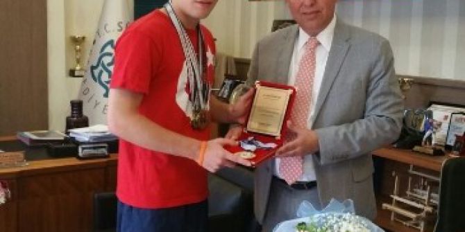 Milli Yüzücü Ataberk Yücel Süleymanpaşa Belediye Gençlik Spor’a Katıldı