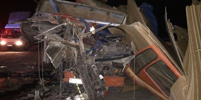 Kamyon Tır’a Çarptı: 1 Yaralı