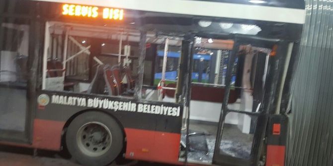 Tır Trambüse Çarptı: 6 Yaralı