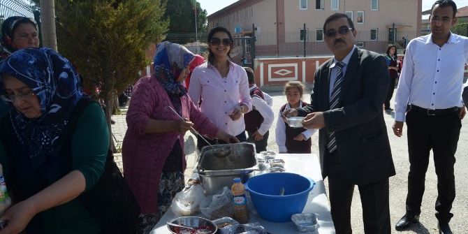 Okullarda Aşure İkramı