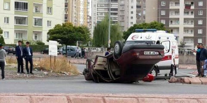 Direksiyon Hakimiyeti Kaybolan Otomobil Ters Döndü