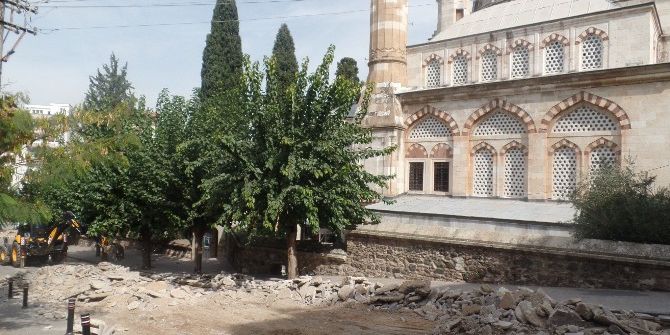 Saruhan Mahallesinde Yollar Yenileniyor