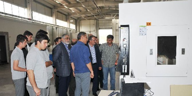 Kütükcü, Organize Sanayi Bölgesindeki Okulu Ziyaret Etti
