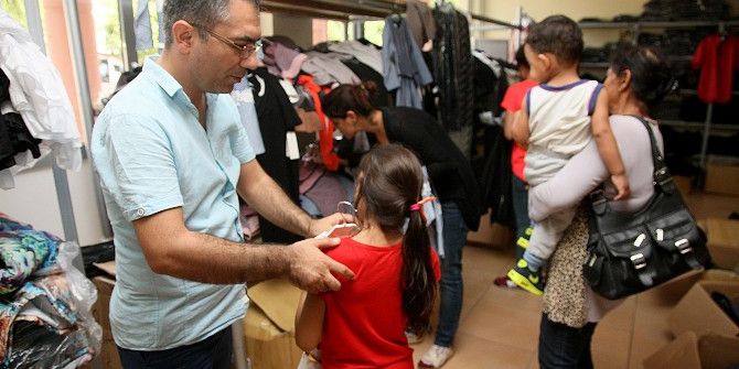 Evi Yanan Aileye Gıda Ve Yiyecek Yardımı