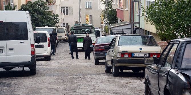 Banyoda Kendini Astı