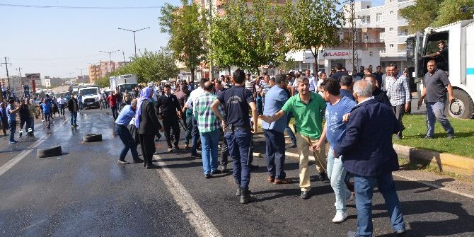 Cinnet Getiren Şahıs Üzerine Benzin Dökerek Döner Bıçağıyla Yol Kesti